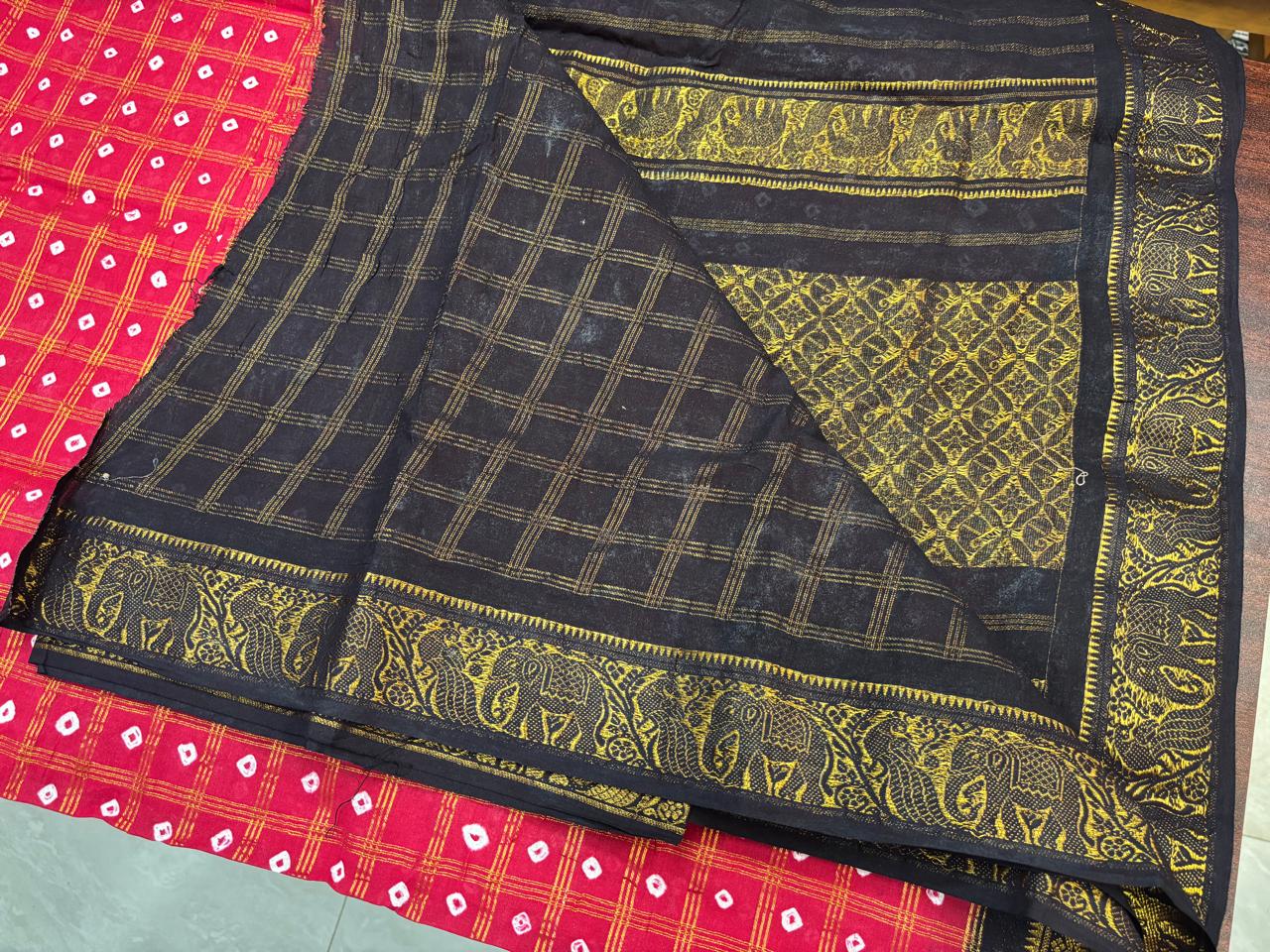 Handknot Saree with Kaikattu Design - Red