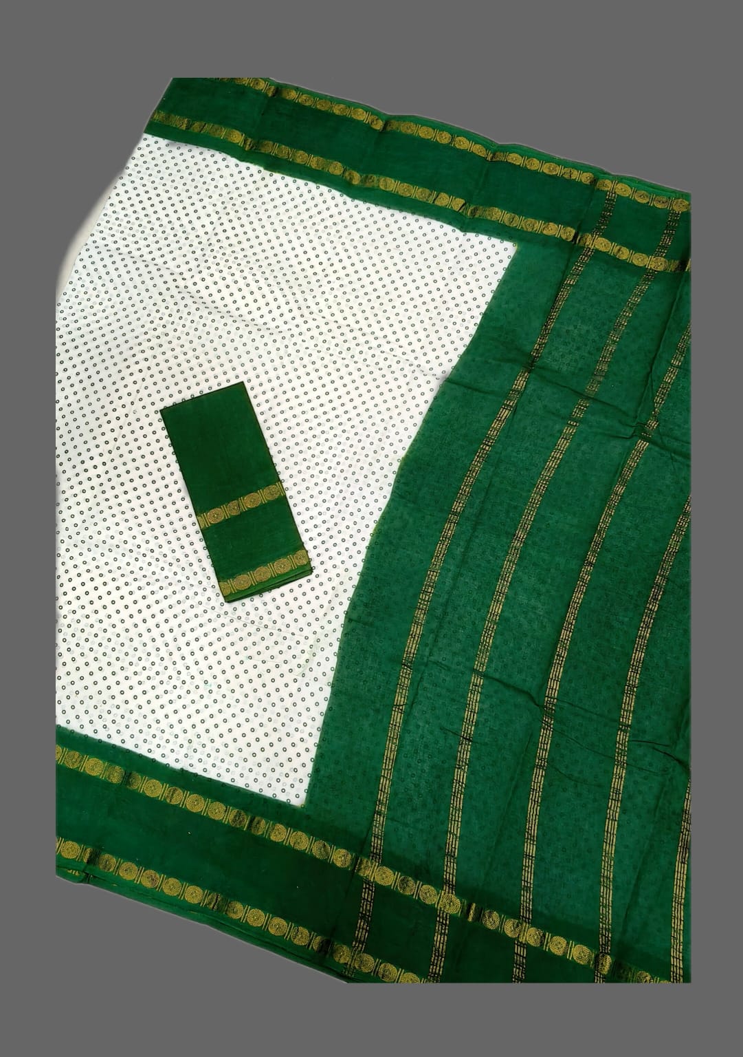 Off-White Madurai Sungudi Cotton Saree with Green Contrast Rettapet Border