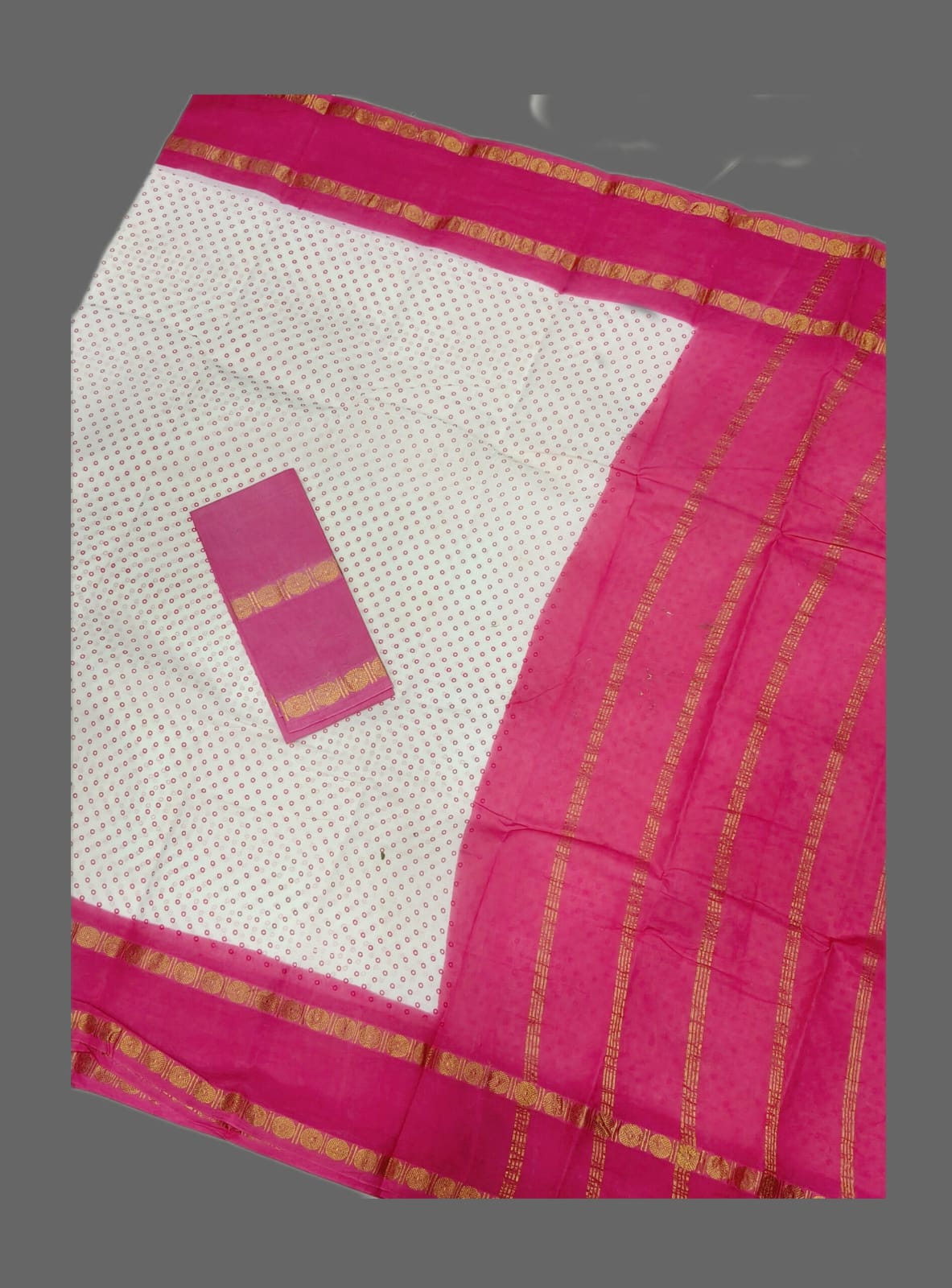 Off-White Madurai Sungudi Cotton Saree with Pink Contrast Rettapet Border